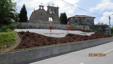 Embelezamento do jardim  - Igreja Paroquial de Seidões